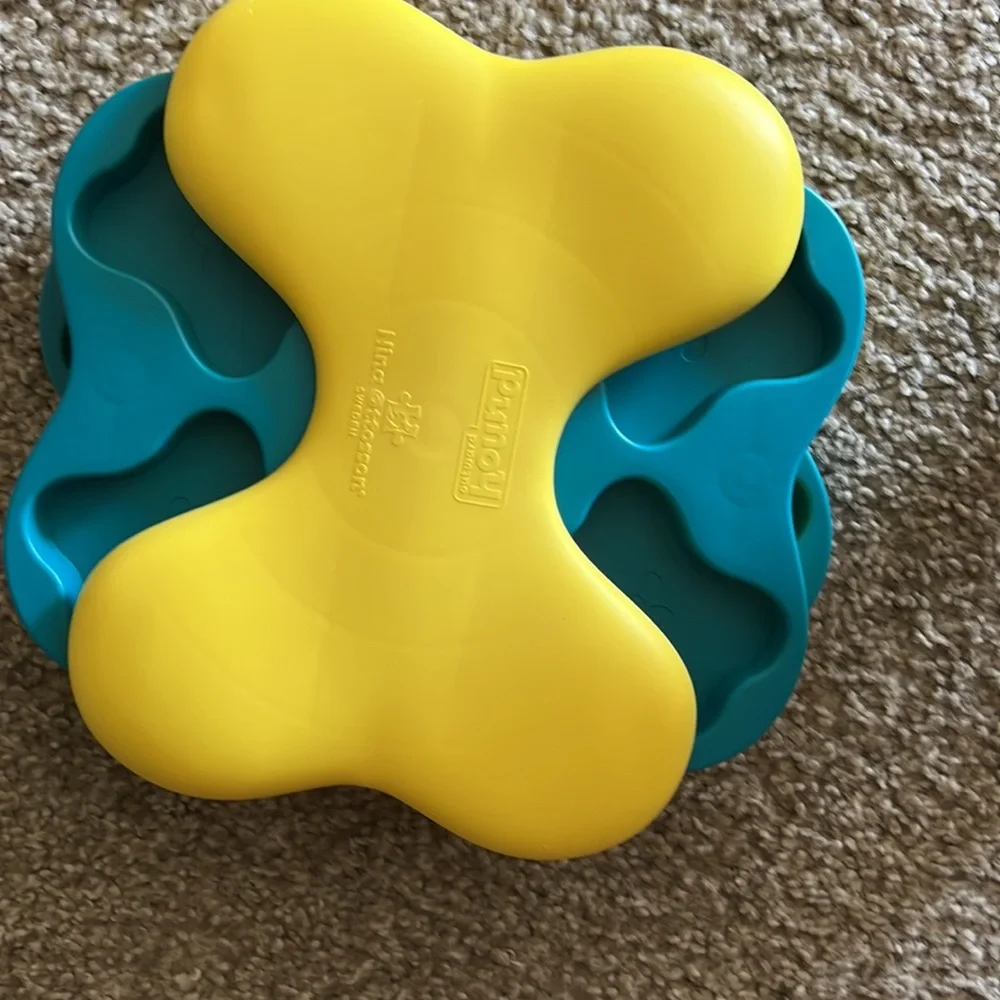 Outward Hound Nina Ottosson Dog Tornado Blue/Yellow Puzzle Game Pet Treat Toy
